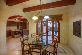  Il-Palma Holiday Farmhouse with Sunny Private Pool in Island of Gozo  Арб